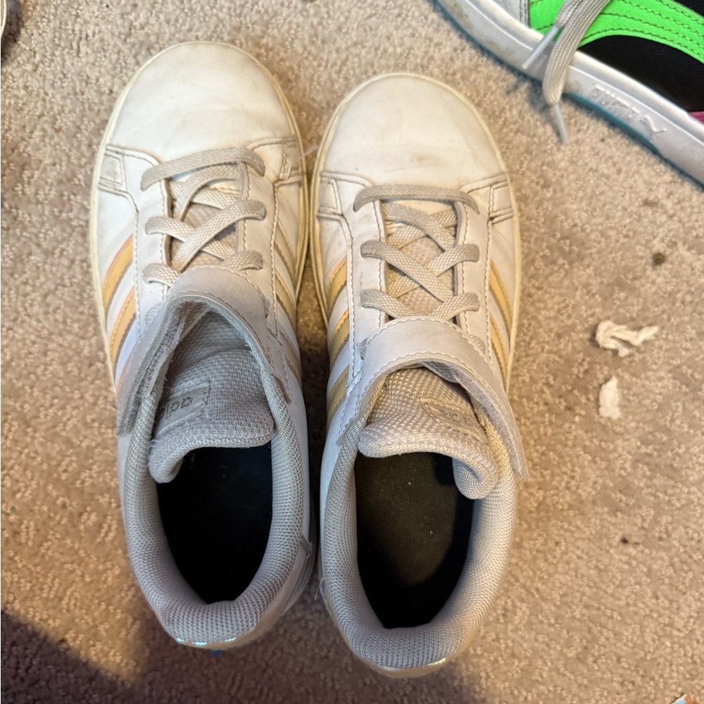 White/silver girls adidas Sneakers. Used in good condition